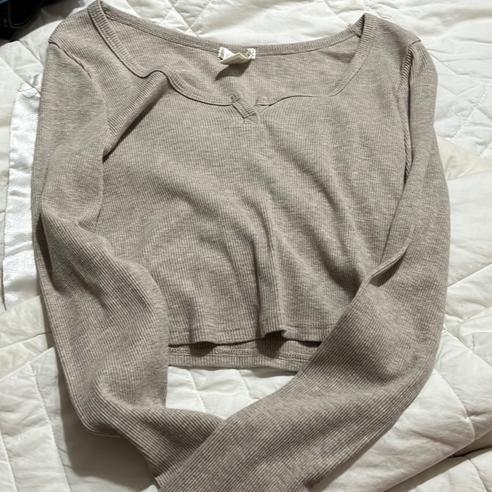 Light brownish gray long sleeve, S